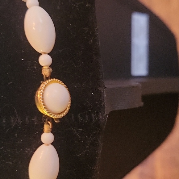 Vintage White Necklace - Picture 2 of 5